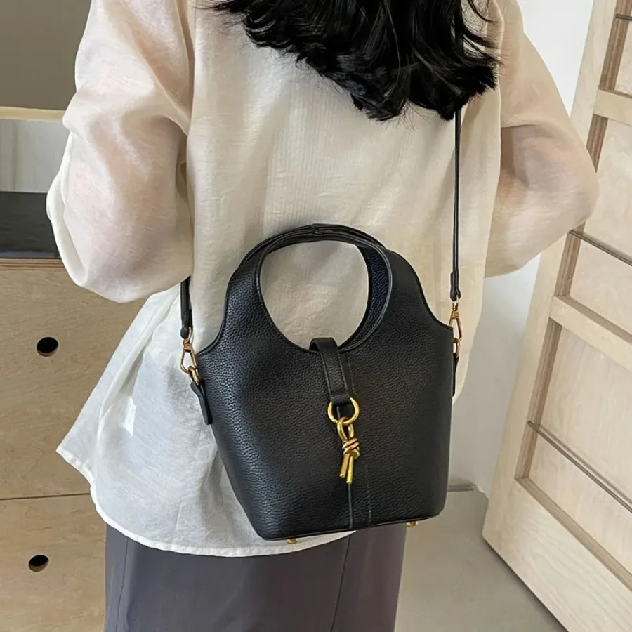 

Summer new Korean version of large-capacity generous wild bow simple fashion senior sense of leisure handbag shoulder bag