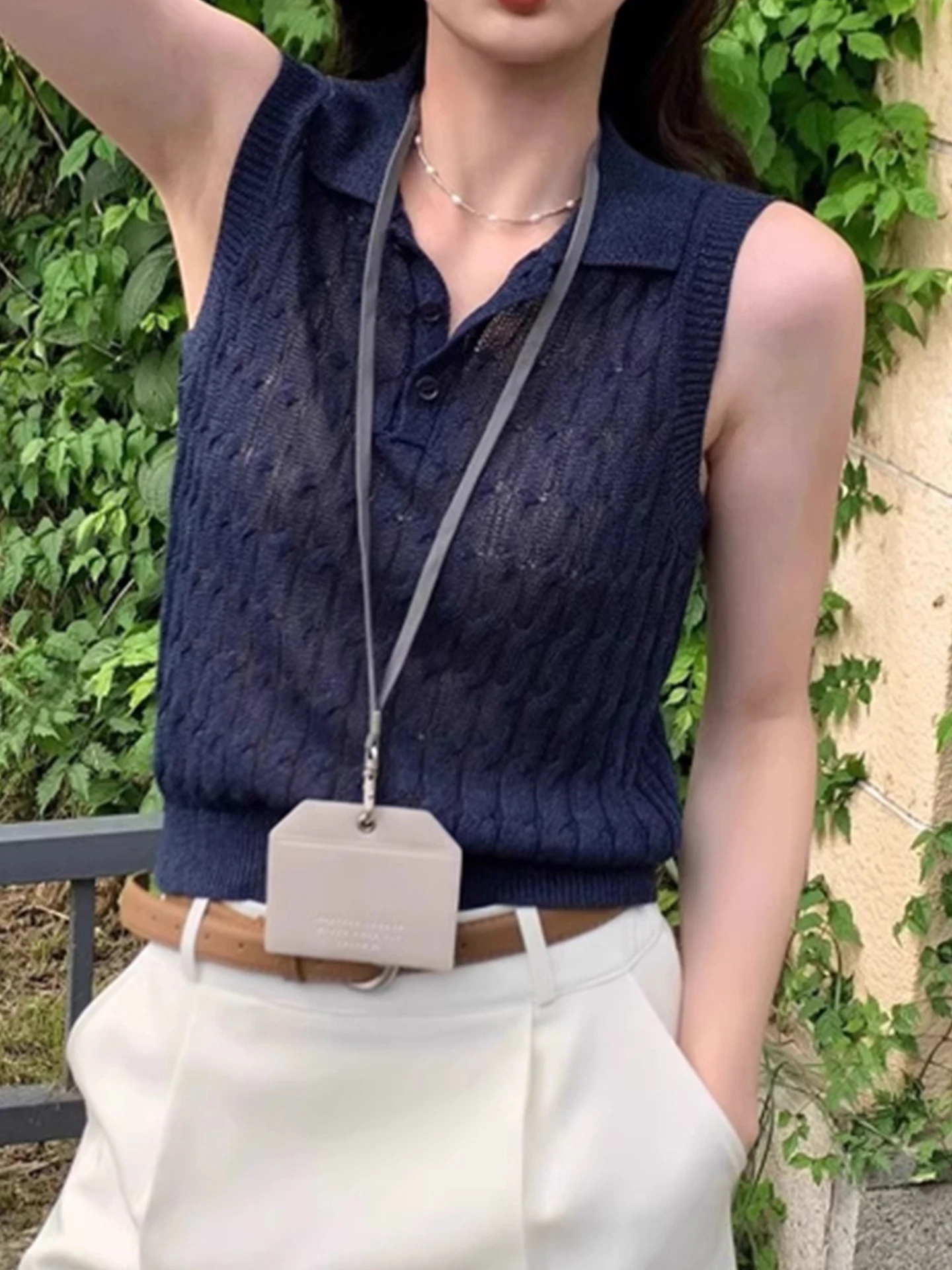 스타일리시한 단색 조끼, 루즈핏 민소매 니트 스웨터, 고급스러운 오버헤드 디자인, 출퇴근 패션, 한국 스타일, 레귤러 핏