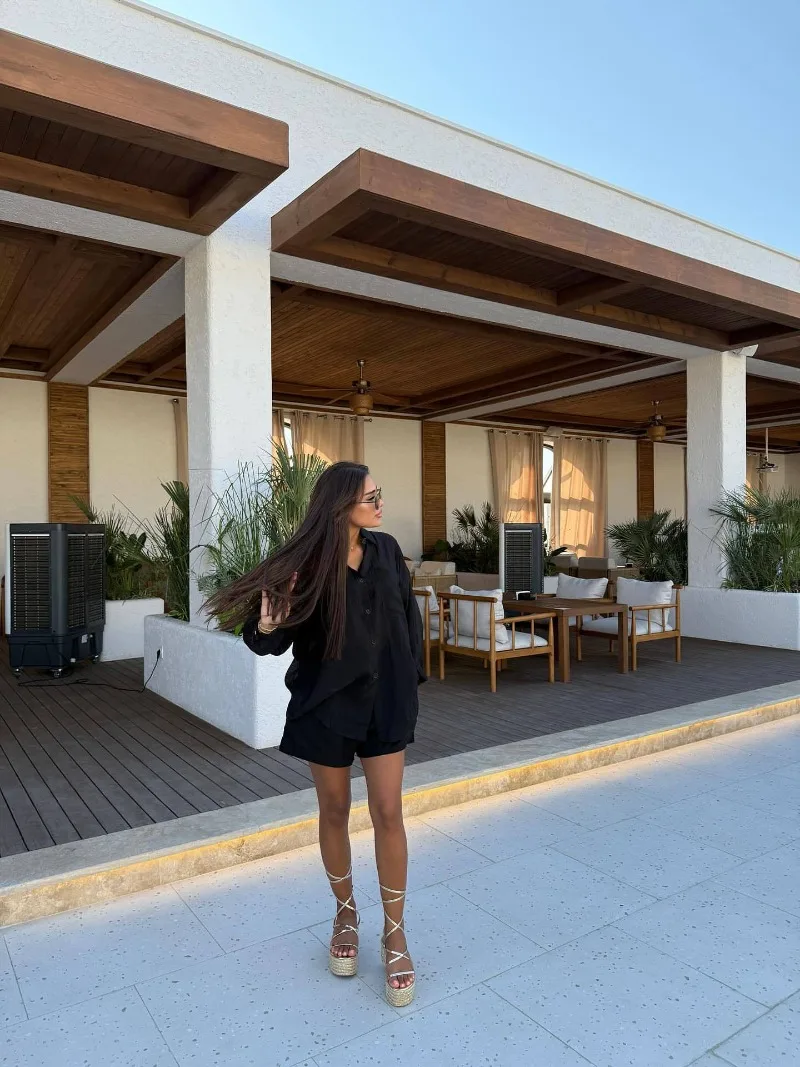 Afrikanisches 2-teiliges Sommer-Set für große Größen, schwarzes, transparentes Oversize-Shirt + Shorts-Set, elegantes, lässiges Strandoutfit für den Urlaub – Detail 12