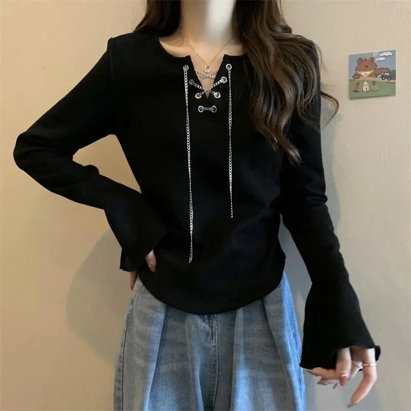 

Fashion Casual Tshirt Women V-Neck Long Sleeve Novelty Chain Bottoming Undershirt Autumn Winter Lady Girls T-Shirt Tops