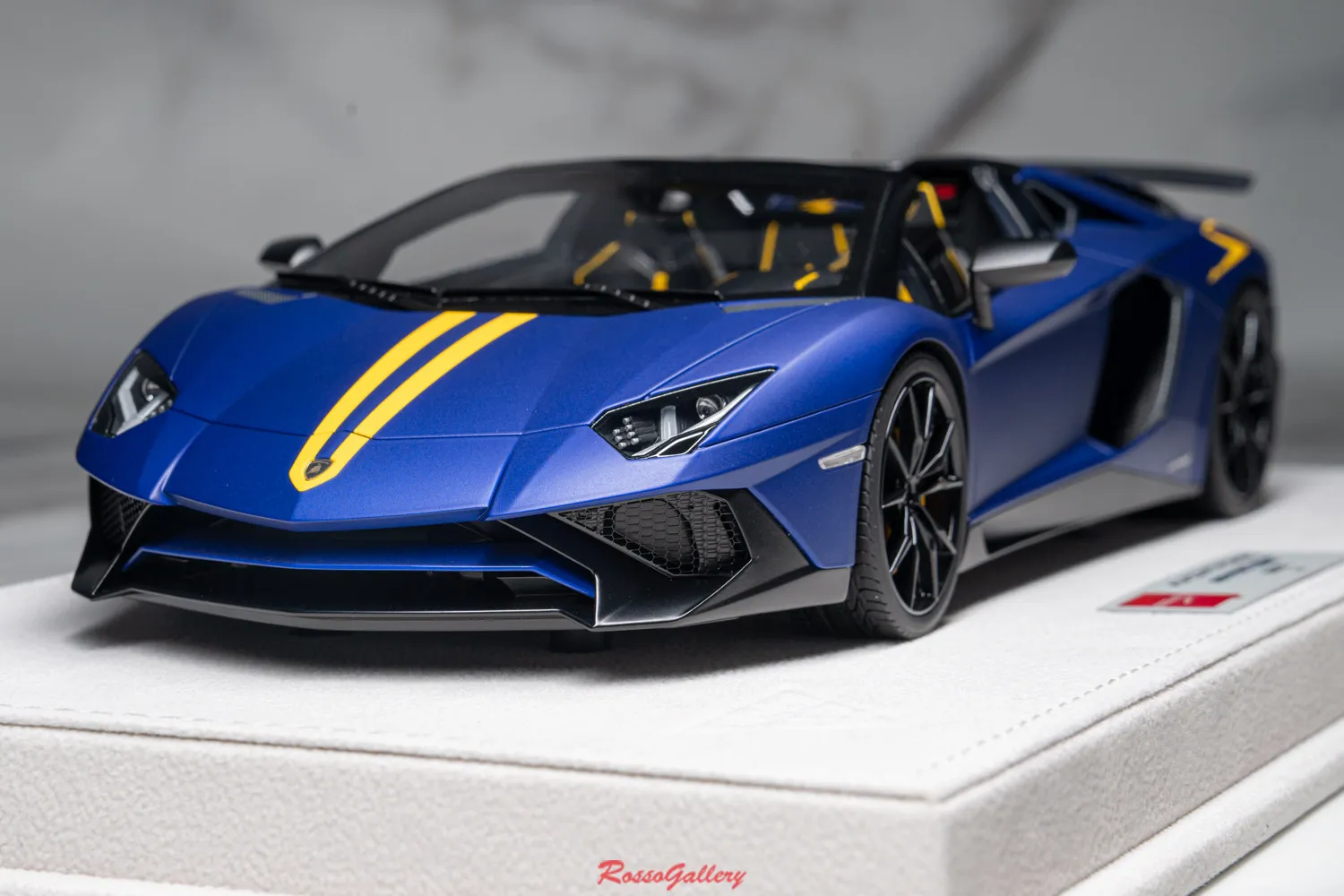 MAKE UP 1:18 Aventador LP750 SV Roadster 2015 Simulation Resin Static Car Model Toys Gift