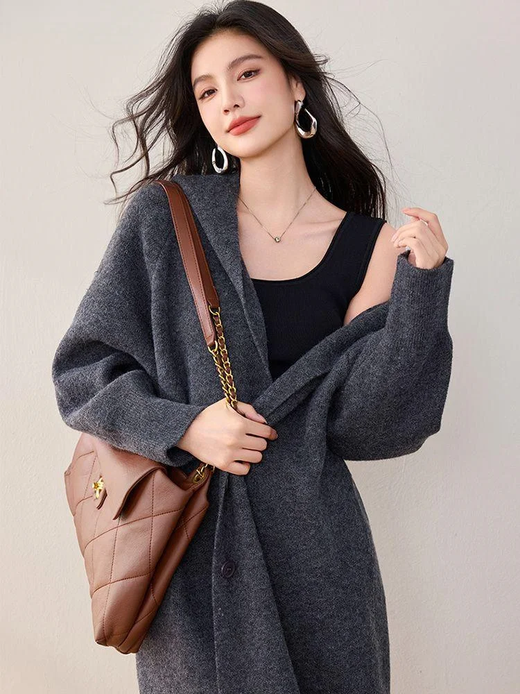 

Удлиненные кардиганы для подростков и женщин: весенние, с бантом, формальные, с меховой отделкой, из мохера, с рукавом «летучая мышь», гламурные, с эффектом потертости, ажурные, простые