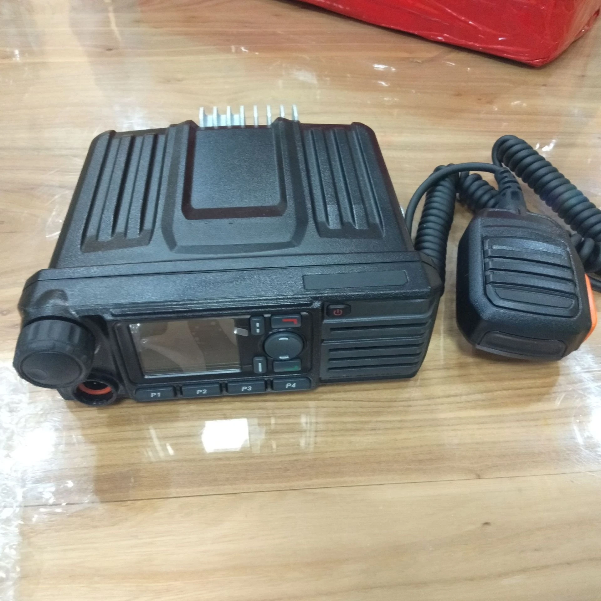 Piattaforma per auto Walkie-talkie per auto Piattaforma per bagagliaio digitale ad alta potenza da 25 W