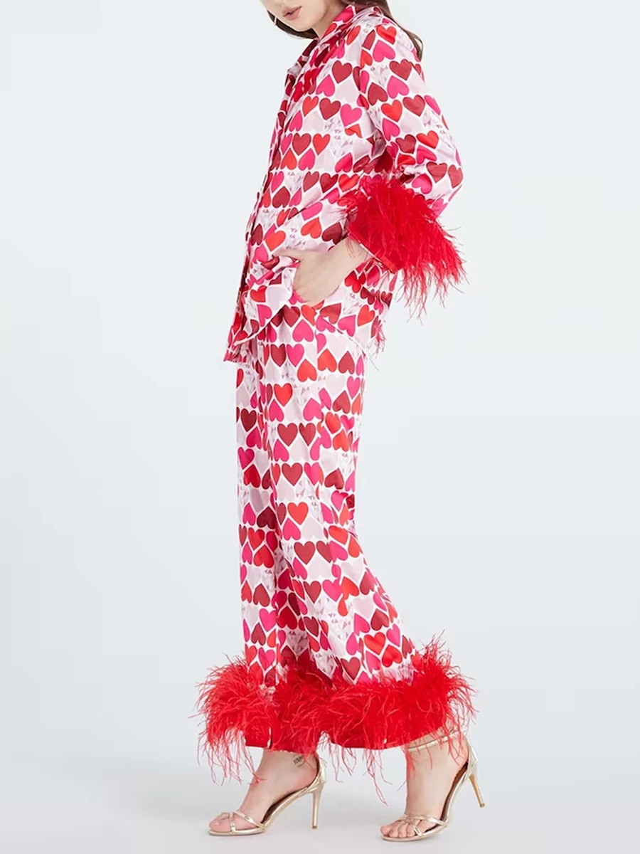 Set pigiama da donna in raso con stampa a cuore, polsino in piume, camicia a maniche lunghe con risvolto e pantaloni in vita elastica, indumenti da notte da 2 pezzi