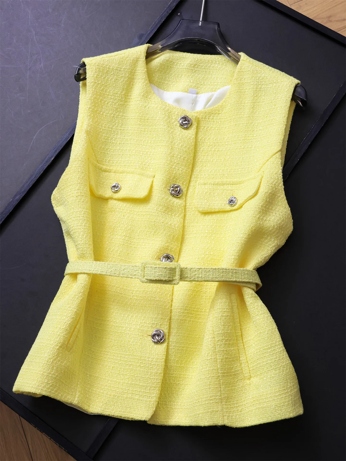 

Slimming Fitted round Neck Vest with Belt Elegant Lady Style Versatile Women's Tank Top Polyester Fiber Sweet Style Regular L...