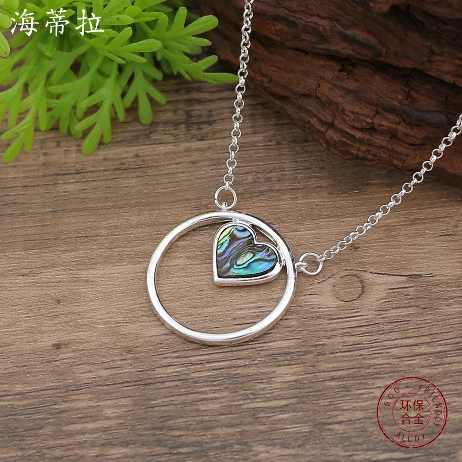 Jewelry DIY accessories new hollow heart fritillary pendant, women's fashion high sense round hollow heart fritillary necklace