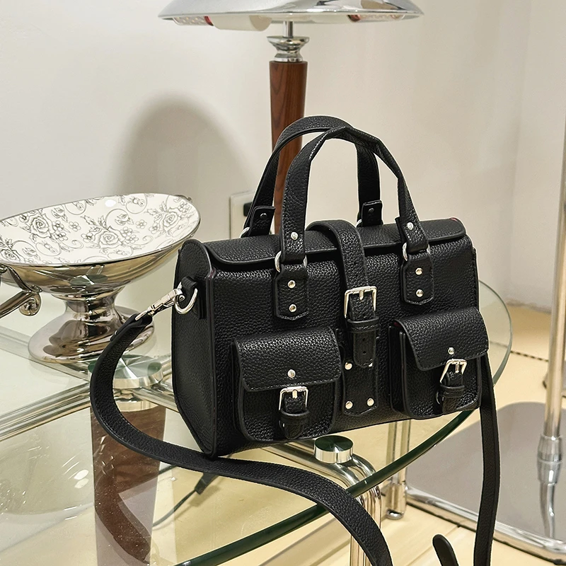 

Famous Designer Ladies Messenger Bag Genuine Leather Crossbody Style Women's Handbag Classic Elegant Look Popular Luxury