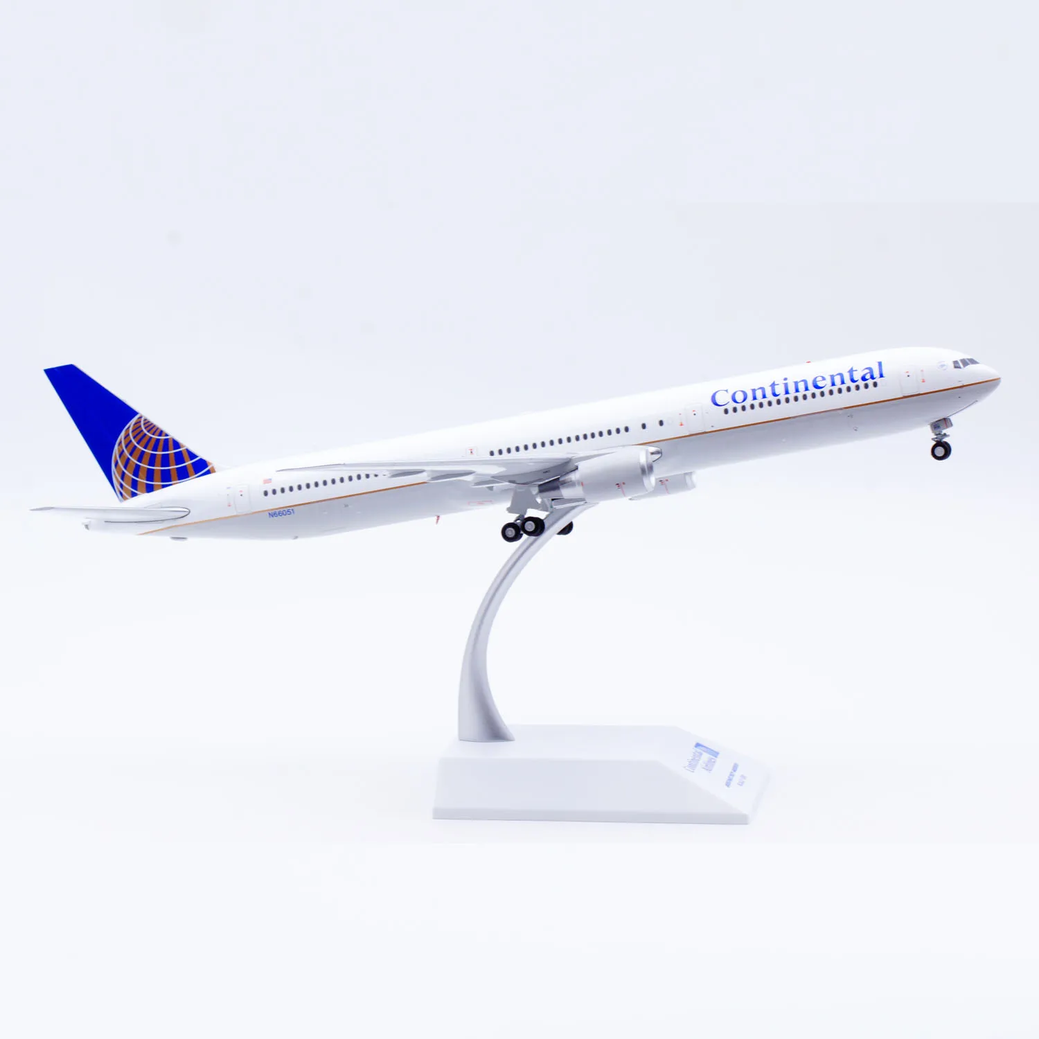 เครื่องบินสะสมโลหะผสม LH2505 ของขวัญ JC Wings ขนาด 1:200 สายการบินคอนติเนนตัล แอร์ไลน์ส์ รุ่น "SkyTeam" โบอิ้ง B767-400ER หมายเลขเครื่องบิน N66051