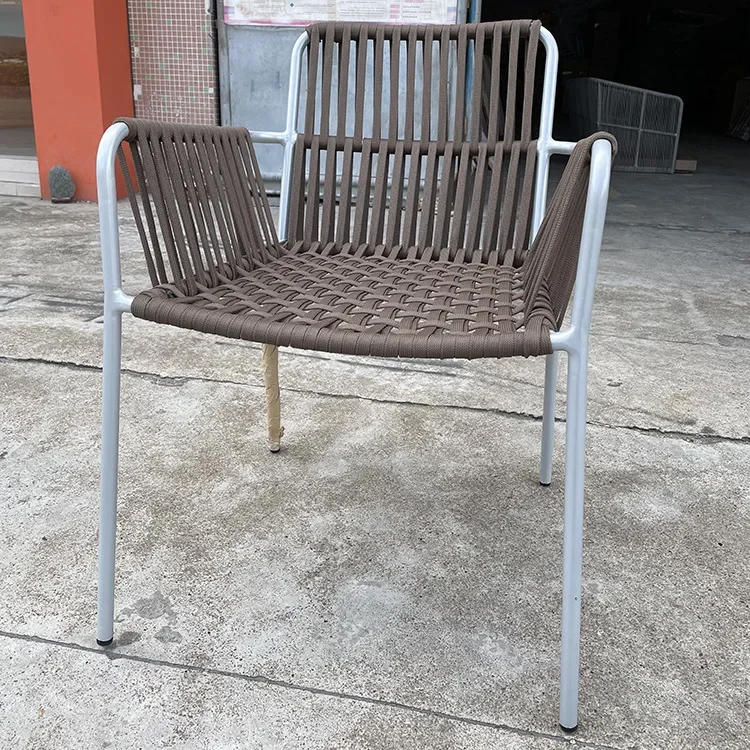 aluminum alloy armrest leisure chair, braided rope chair in the open-air garden courtyard restaurant of the homestay