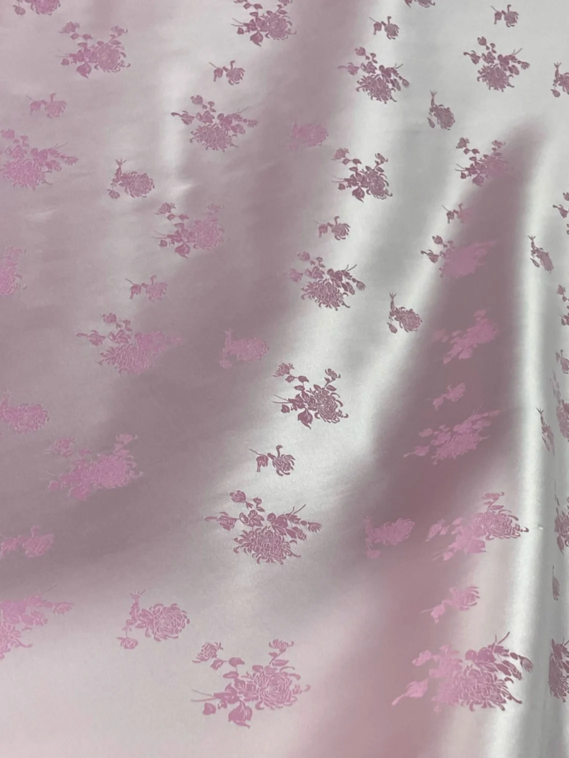 

100% Шелковая ткань из сатина 30 момме для одежды: ципао, монгольские халаты, традиционные китайские платья, шелковый материал с цветочным узором