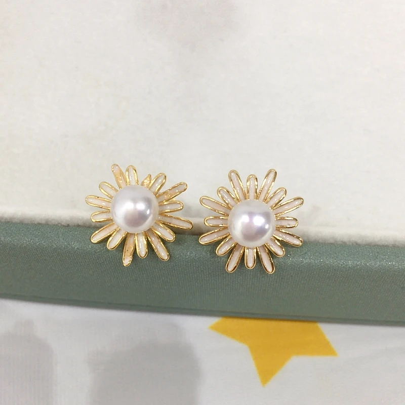 

ZHBORUINI Genuine Natural Freshwater Pearl Earrings 14K Gold Plated Chrysanthemum Stud Earrings S925 Silver Ear Needles Female