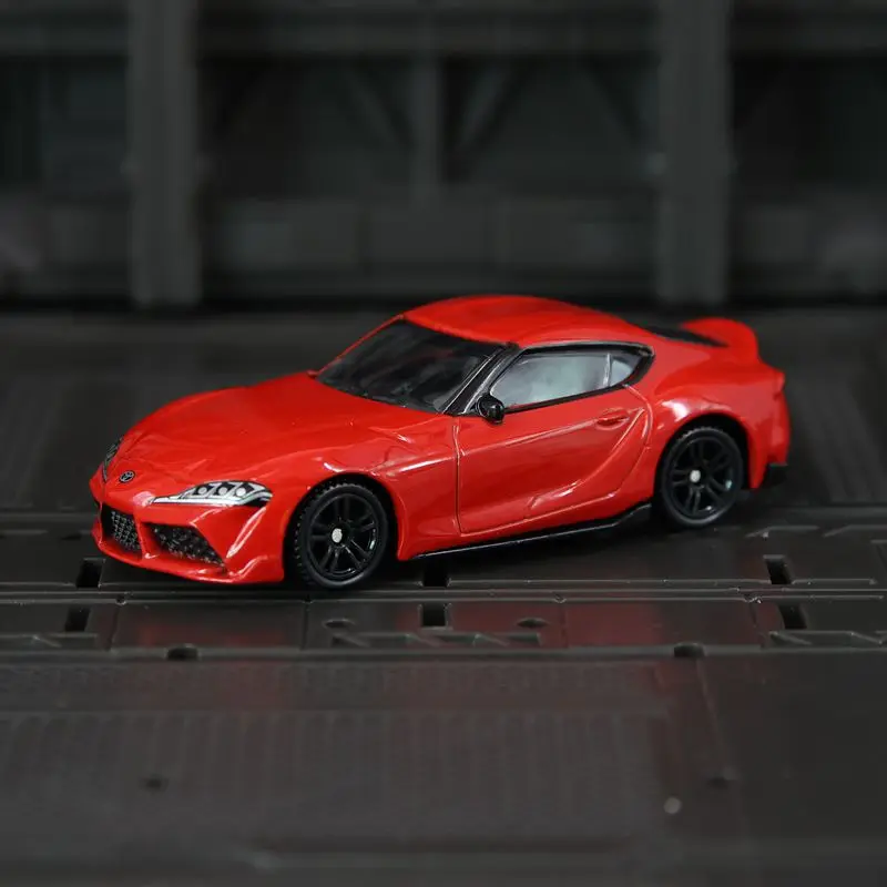 CCA 1:58 トヨタ GR スープラ合金製スーパーカーモデル、静態ミニカーは、ディテールが豊富で、精巧に作られ、高品質です。