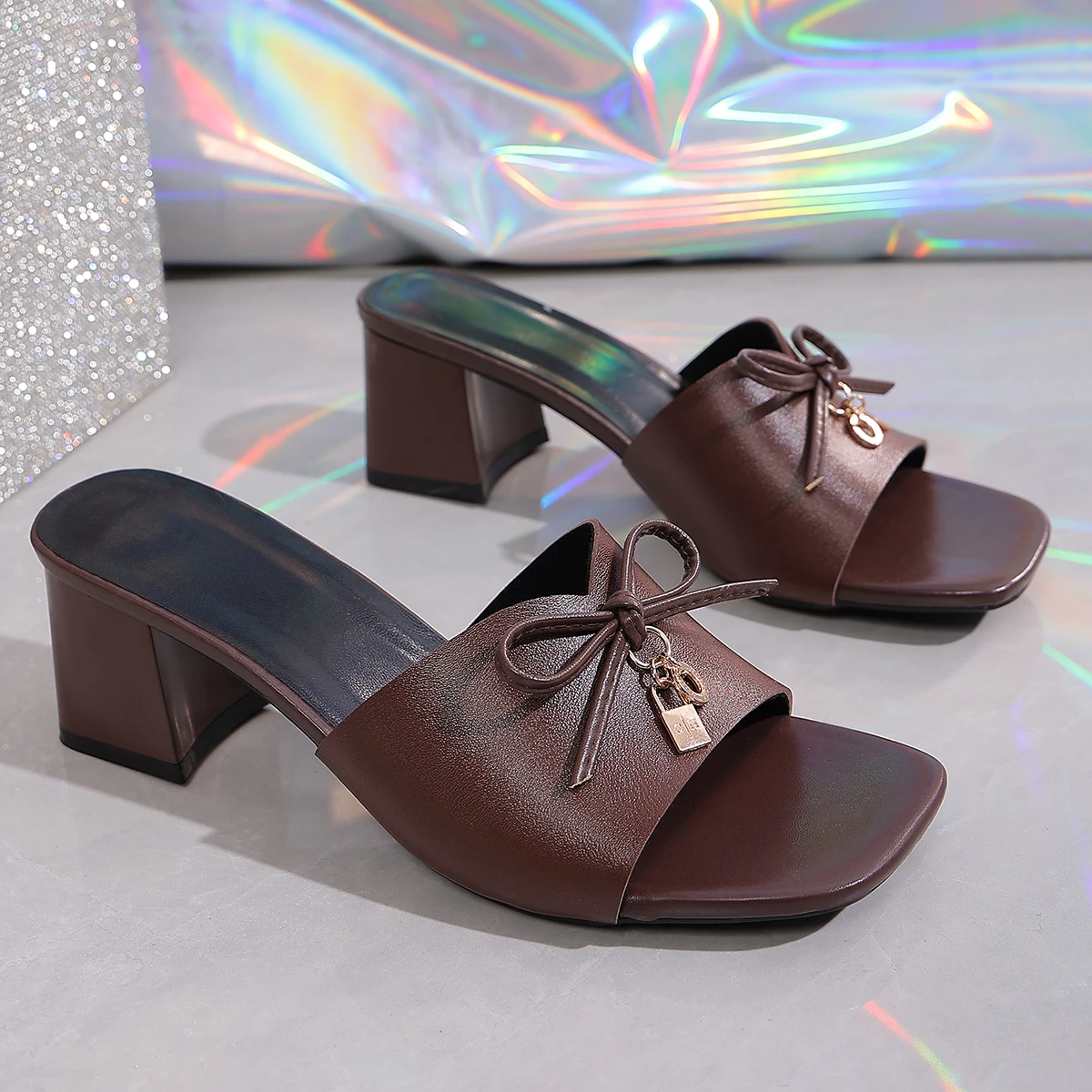 Summer Women Thick-Square-Heel Bow metal decoration Slippers Outdoor Wear Square Head Medium Heel Fashionable Versatile Sandals