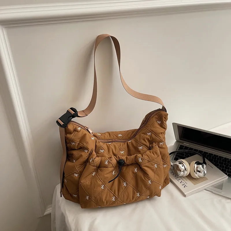 

Autumn/Winter Space Cotton Filled Diamond Grid Pattern Car Stitching Butterfly Knot Embroidery Pattern Decoration Shoulder Bags