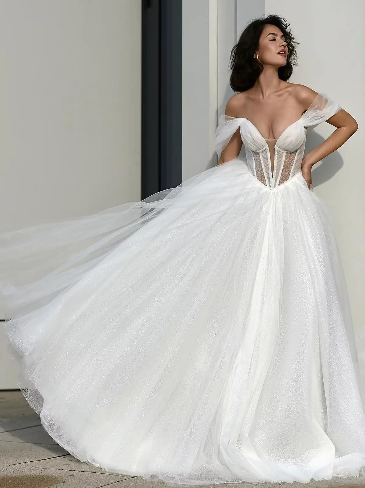 

A Line Wedding Dresses for Bride Off The Shoulder Sweetheart Tulle Boho Beach Bride Dress with Train