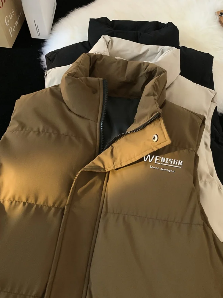 

Мужской утепленный хлопковый жилет 2024 года, новая зимняя теплая куртка с воротником-стойкой, модная верхняя одежда стандартного кроя с декоративной молнией, полиэстер...