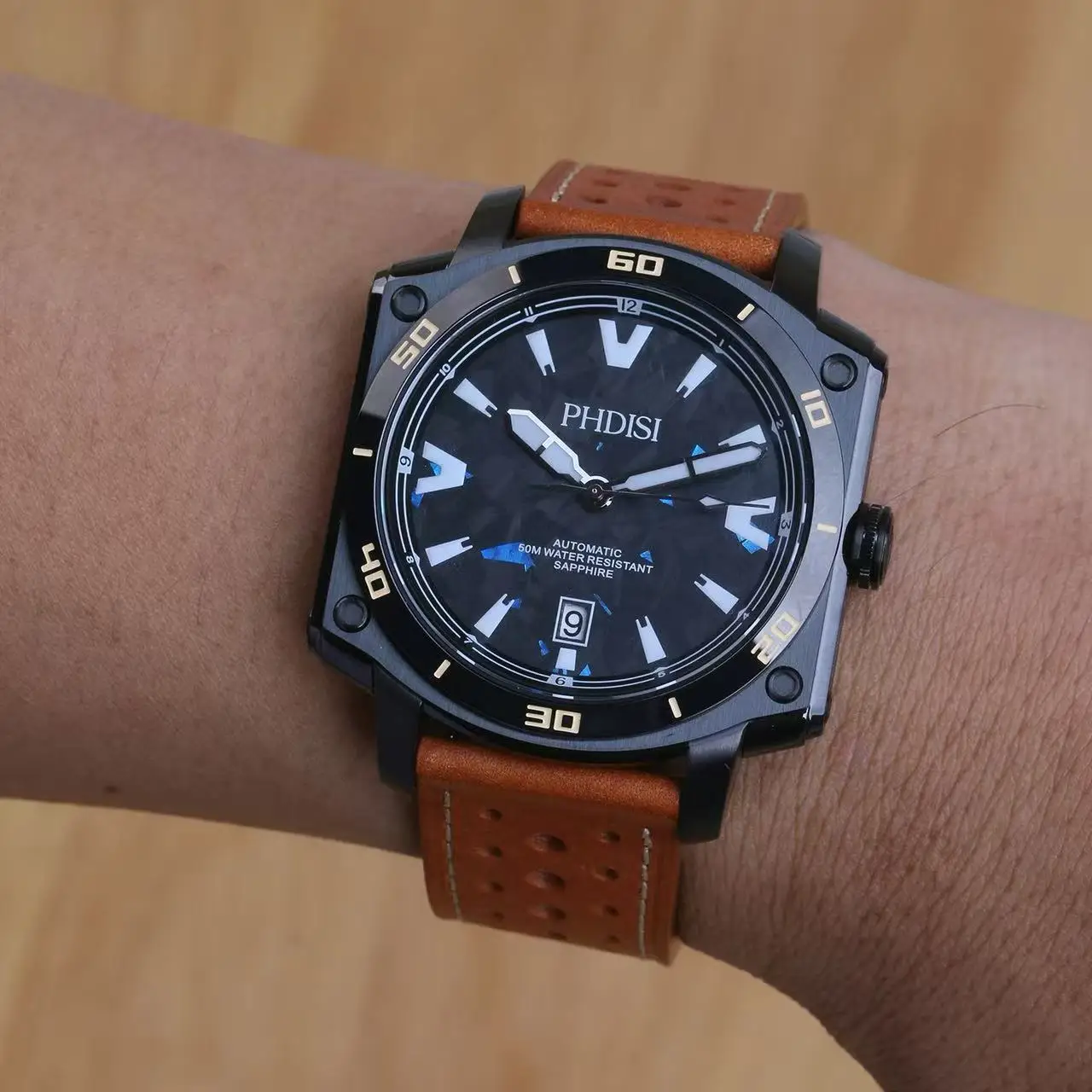 

Ultra-Luminescent Carbon Fiber Bezel Fully Automatic Mechanical Wristwatch