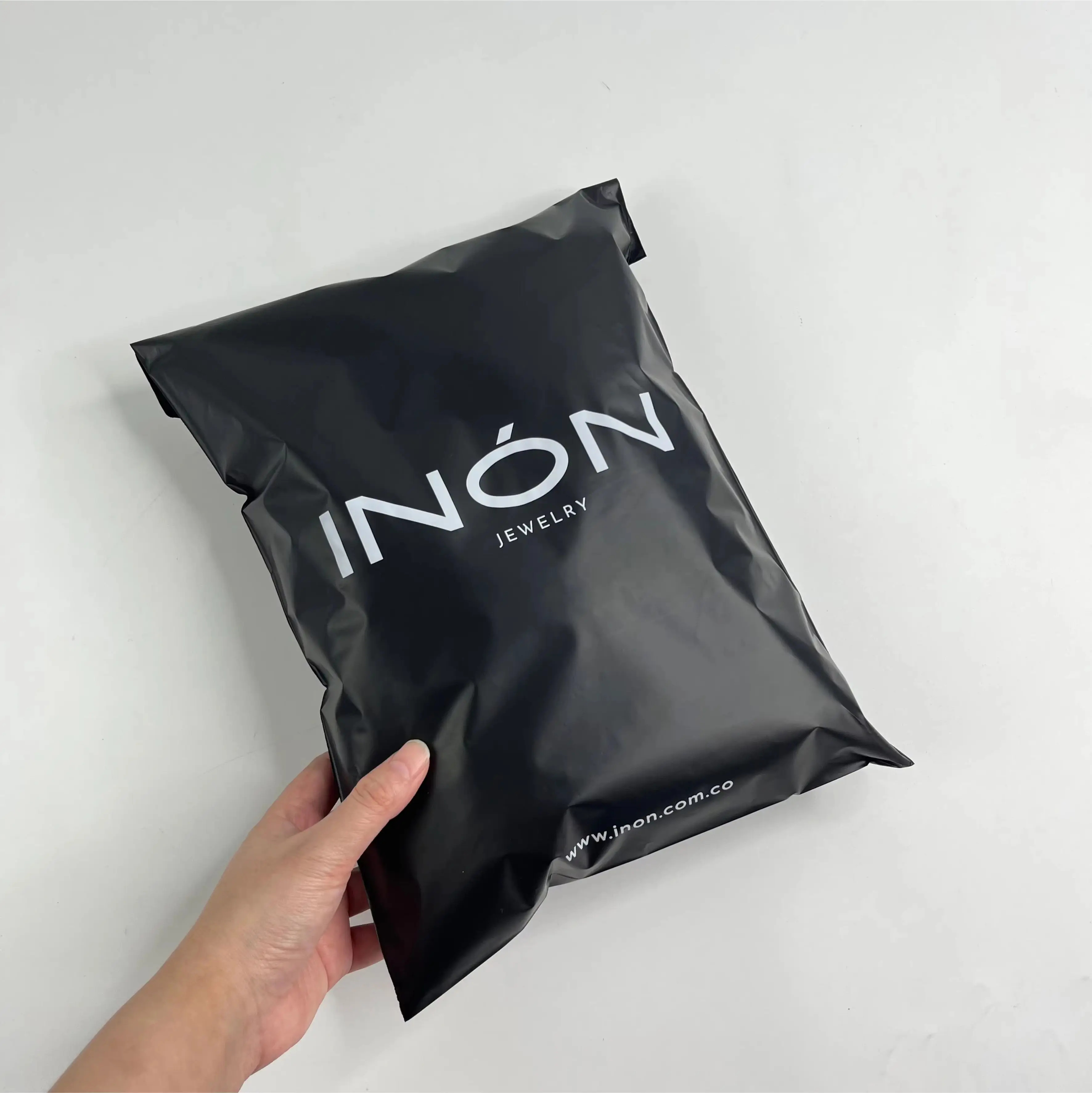 High quality shipping bags matte black/matt pink/matte white polymailer custom  logo grey poly mailers custom printed