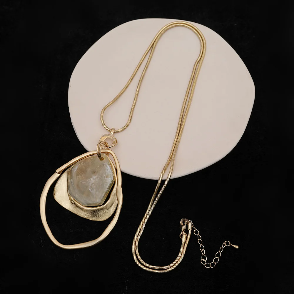 Fashion Resin Geometric High-grade Long Jewelry Necklace Women\'s Winter Sweater Chain Wholesale