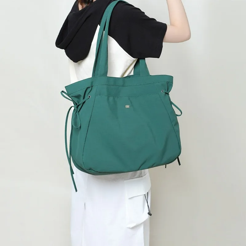 

Сумка на плечо большой вместимости. Водонепроницаемая спортивная сумка для ежедневных поездок. Многоцелевая легкая сумка для отдыха.