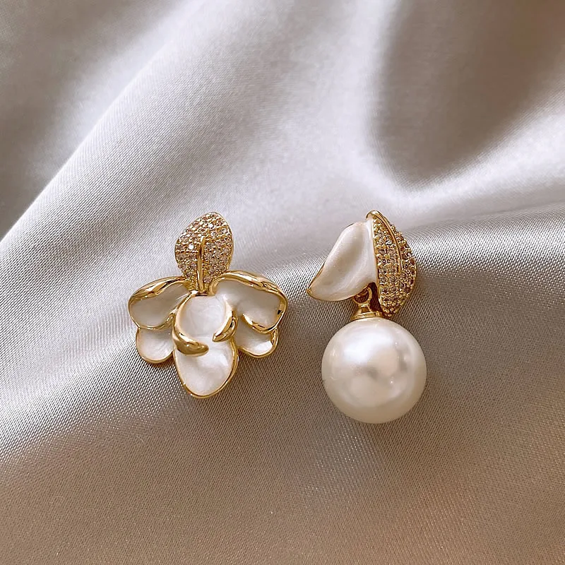 Asymmetrische Blumen-Ohrringe für Damen mit Zirkon-Einlage, Emaille, Künstlichen Perlen, Goldfarben, Elegante Party-Mode-Schmuckstücke – Detail 9