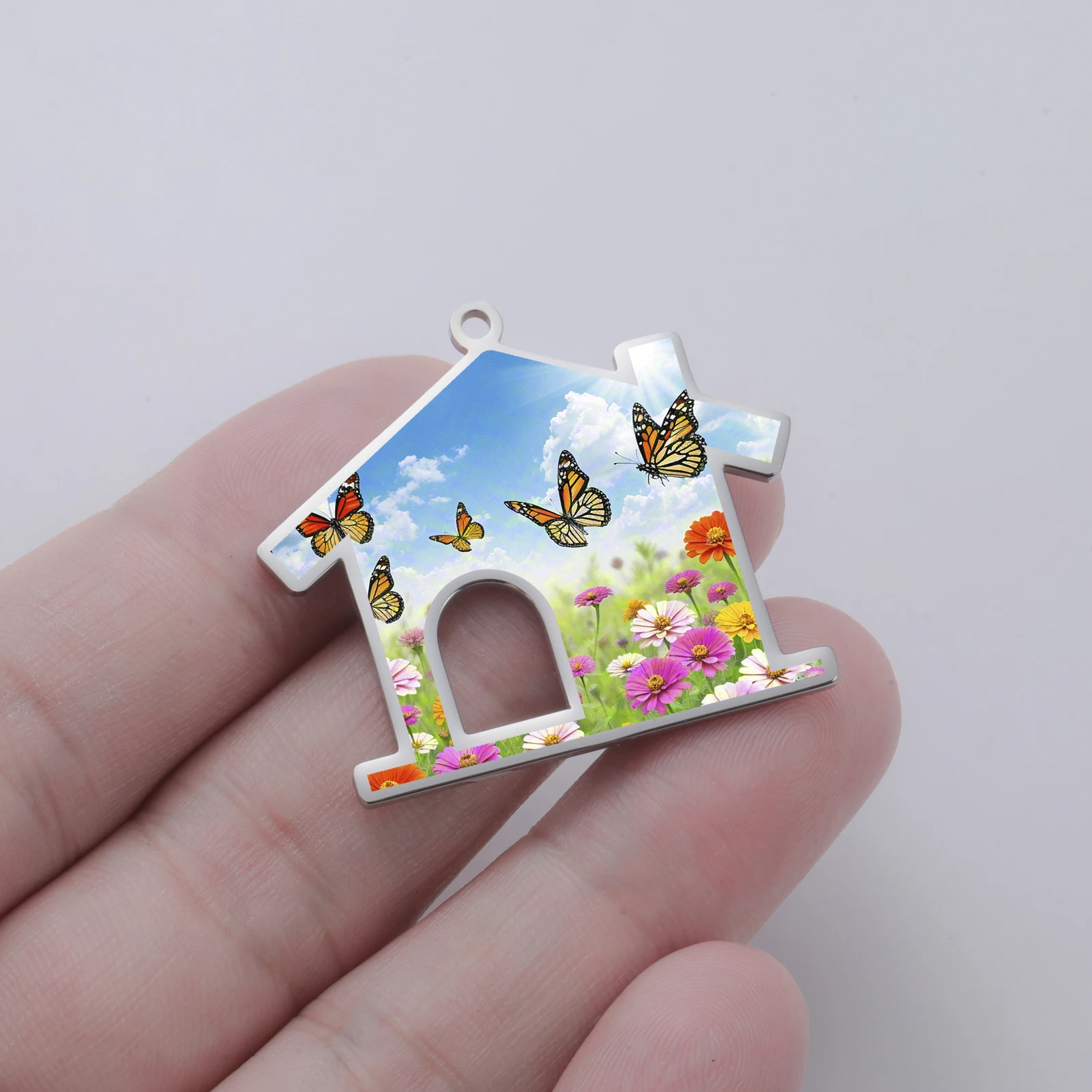 

Small House Shaped Single - Sided Color Printed Customized Pendant With A Harmonious And Natural Theme Suitable Home Enthusiasts