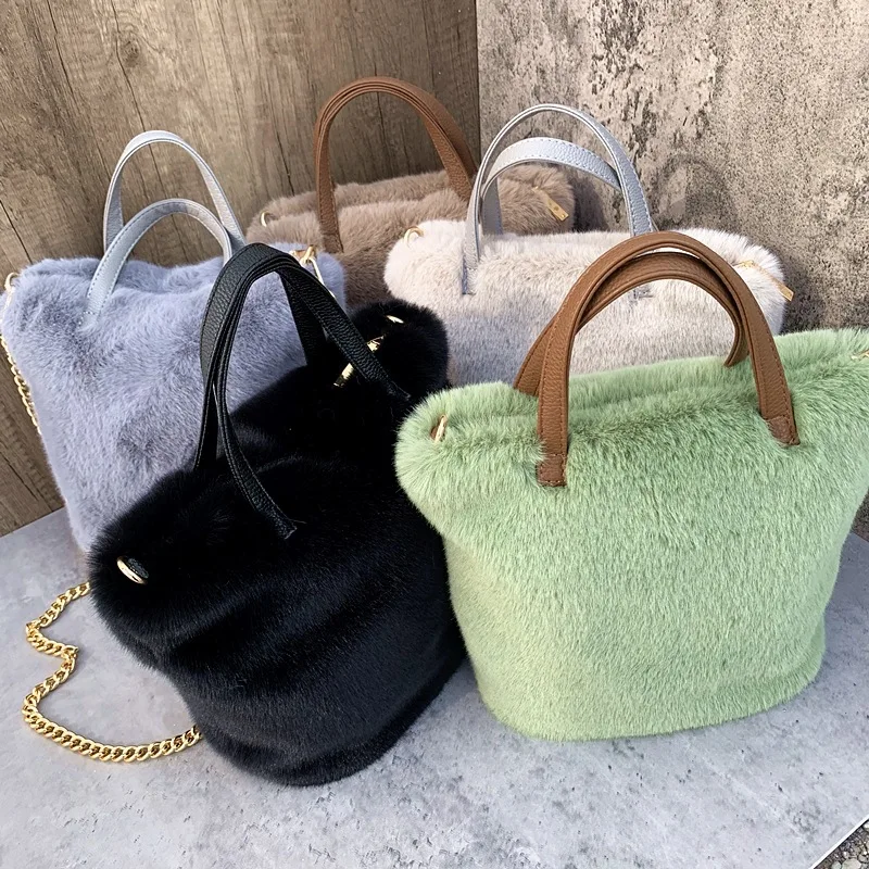 Fashion Women Solid Color Shoulder Bag 2021 Winter Soft Plush Bucket Bag Faux Fur Shopping Bag Large Capacity Fluffy Chain Bags