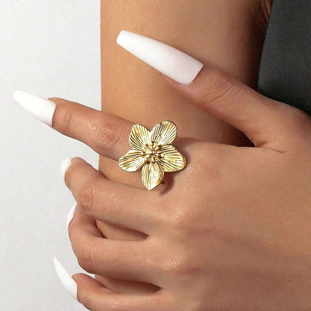 2024New Trendy 18K Gold-plated Flowers Ring For Women Stylish Vintage Stainless Steel Waterproof Jewelry Temperament Party Gifts