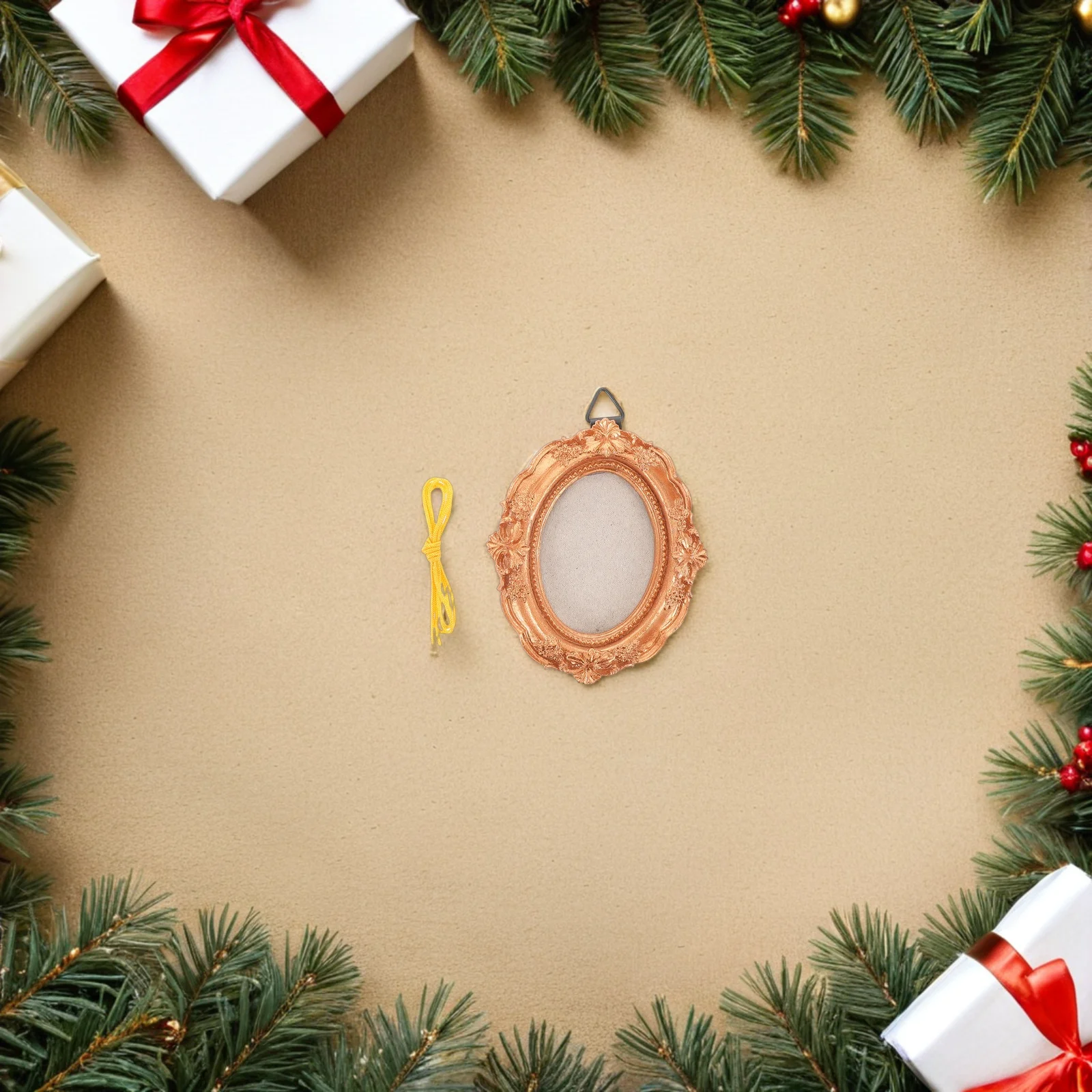 

Vintage Miniature Oval Picture Frame with Rope Hanging Christmas Tree Ornament for Photo Display Home Photo Frames