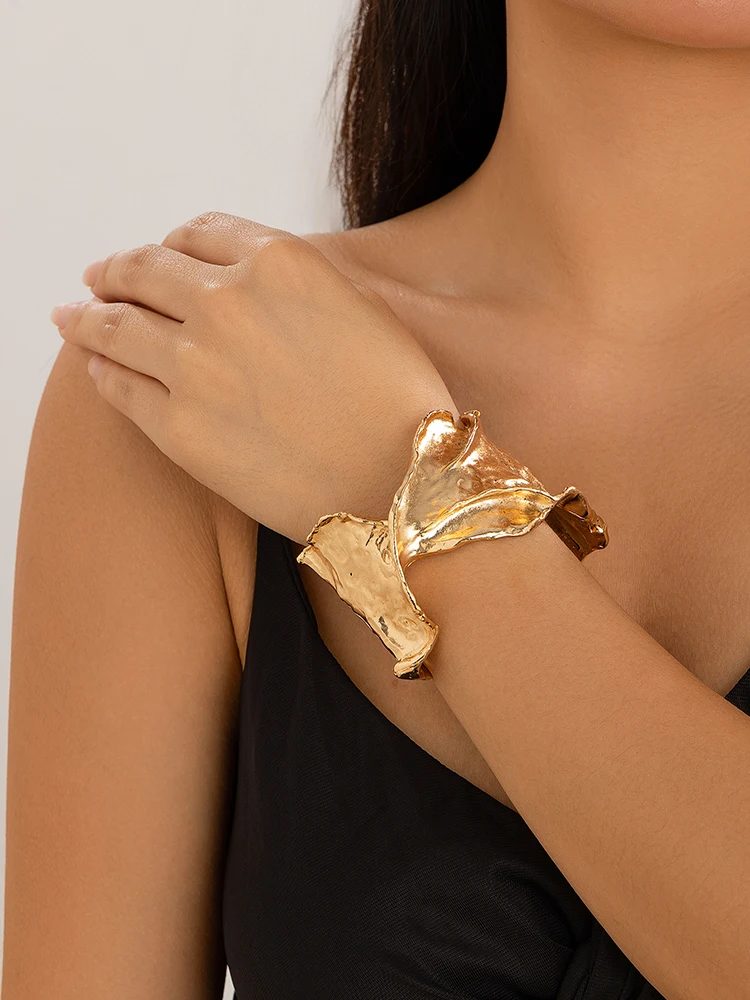 Lacteo Punk Wrinkled Irregular Chunky Thick Bangle Retro Gold Color Opening Bow Bracelet Women Banquet High Jewelry Accessories