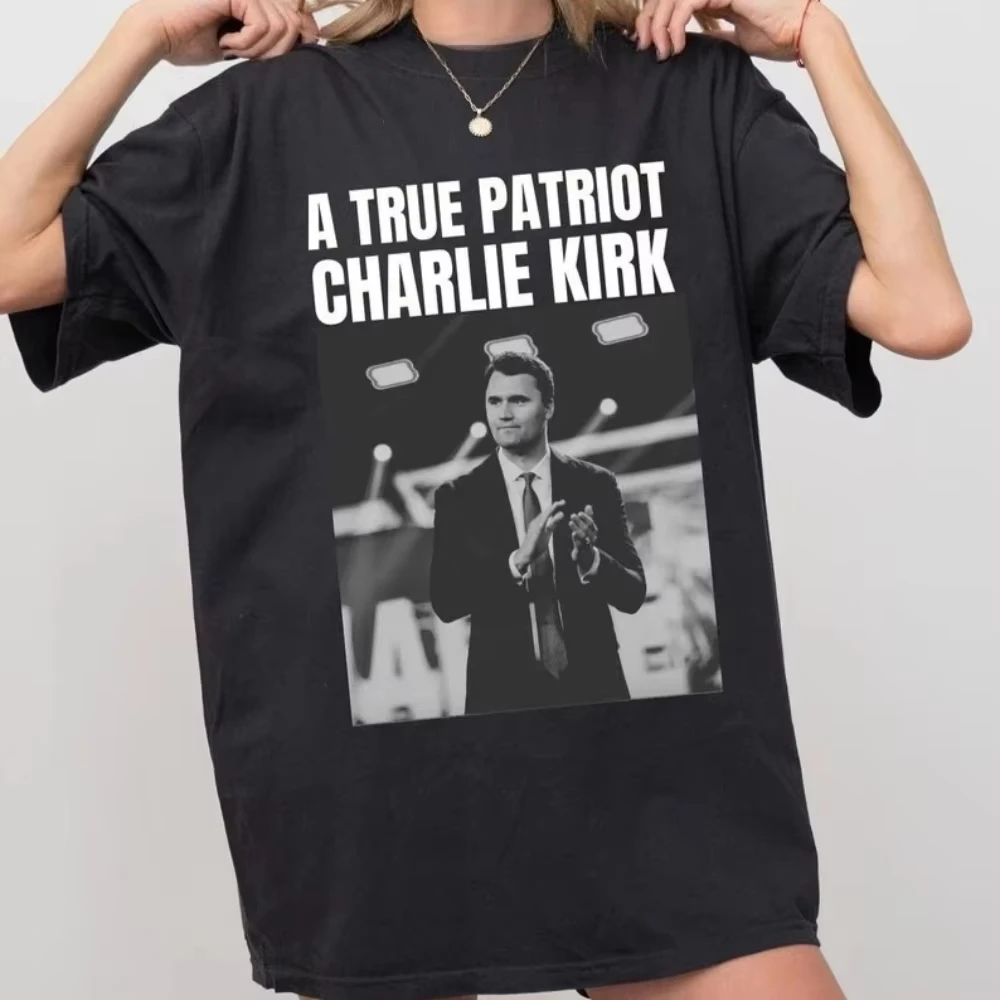 

Настоящий Патриот Чарли Кирк Рубашка Молитесь за Чарли Кирк Забята Америку снова великой Одежда Свобода Чарли Футболка Мужчины Женщины Футболка