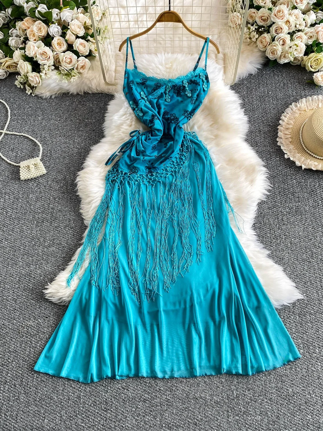 

Elegant Vintage Lace Trim V-Neck Strap Dress Women's Waist Cinching Slimming Tassel Skirt Commute Style Mid-Thick A-Line Dress