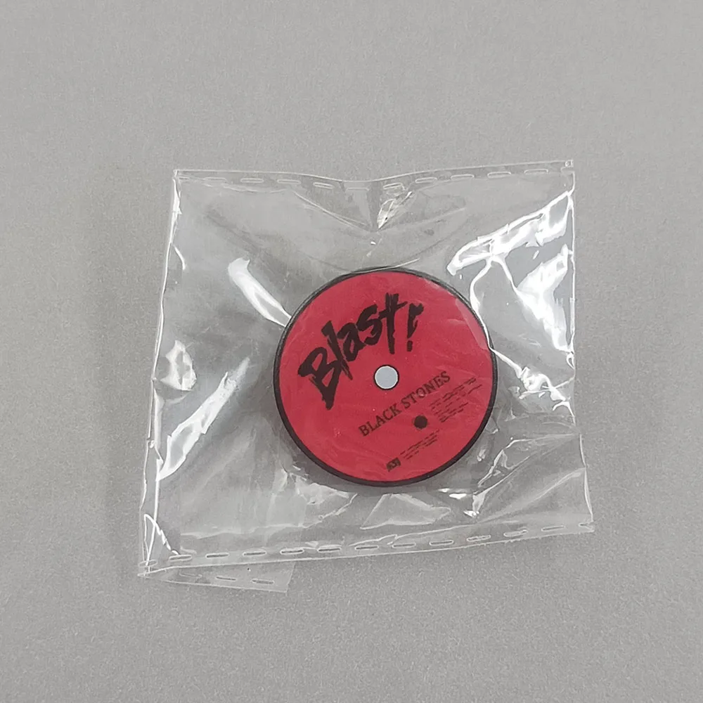 Anime NANA Brosche Black Stones BLAST Logo Metall-Abzeichen Rote Vinyl-Schallplatte Emaille-Pin Punk-Fan-Geschenk – Detail 9