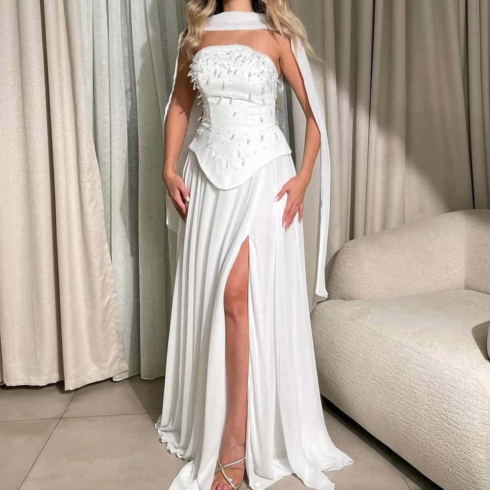 ชุดราตรีทรงเอไลน์แบบสั่งตัด ยาวกรอมพื้น แบบไม่มีสาย ไม่มีแขน ชุดออกงานพรอม ประดับลูกปัดเรียบง่าย ผ้าคลุมไหล่แบบเดรป ชุดงานเลี้ยง