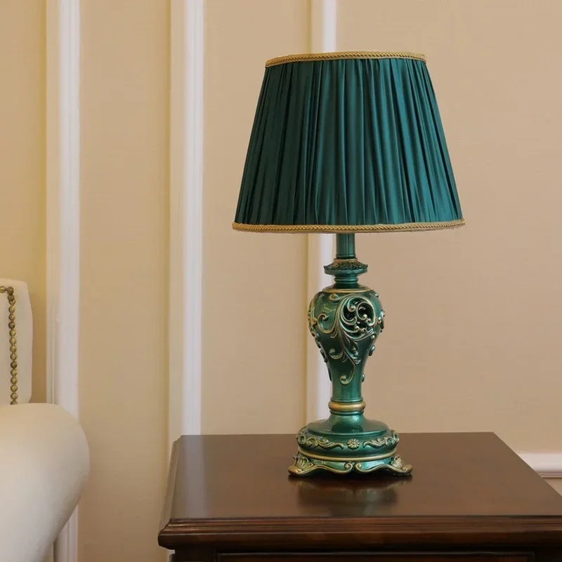 European Classical Resin Table Lamp Lightweight Luxury Retro Style for Studio Living Room Bedside American Floor Lamps