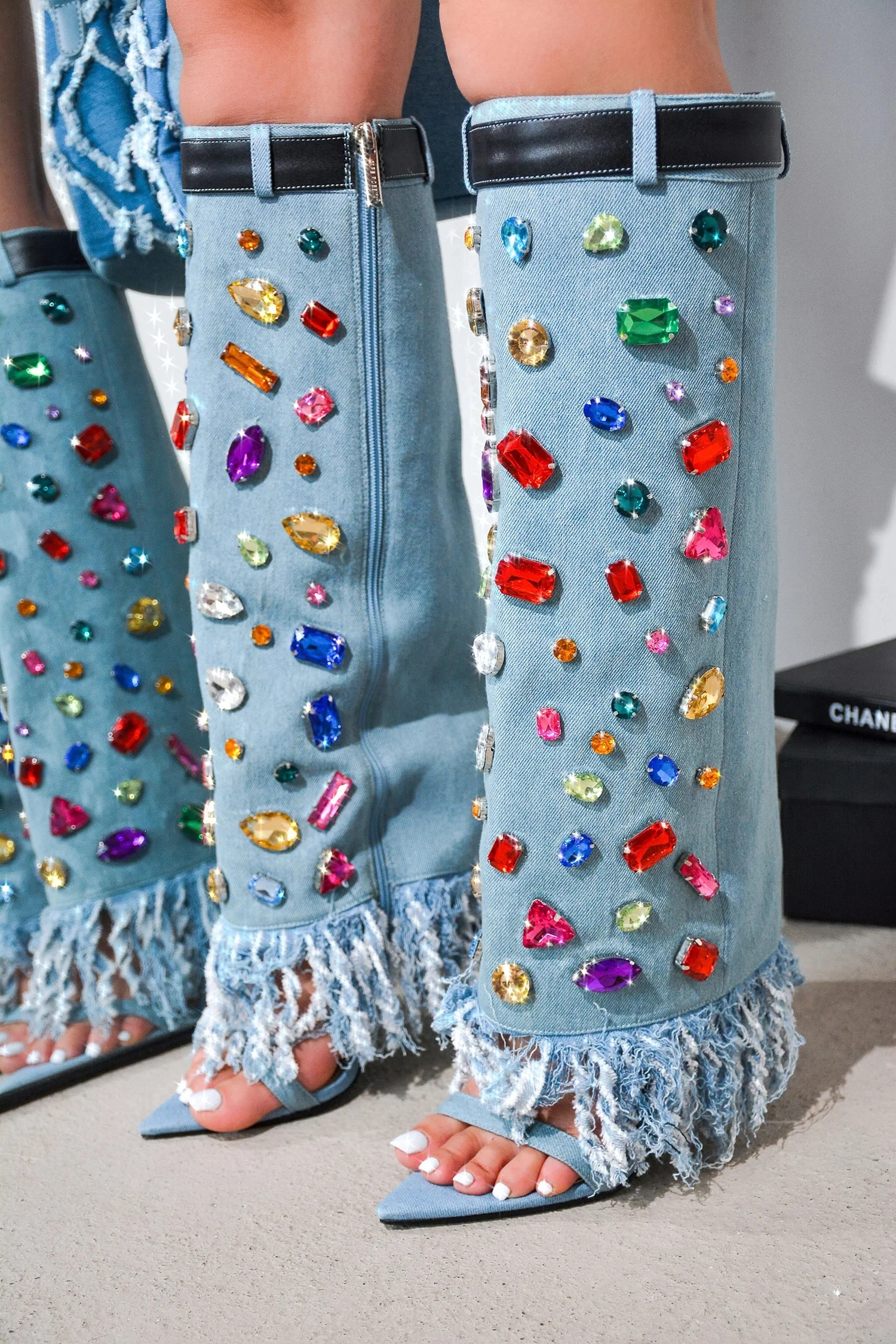 

2025 Super Bling Big Crystal Denim Knee High Boots Thin High Heel Pointy Toe Cloth Boots Woman Rhinestone Jeans Sandals Boots
