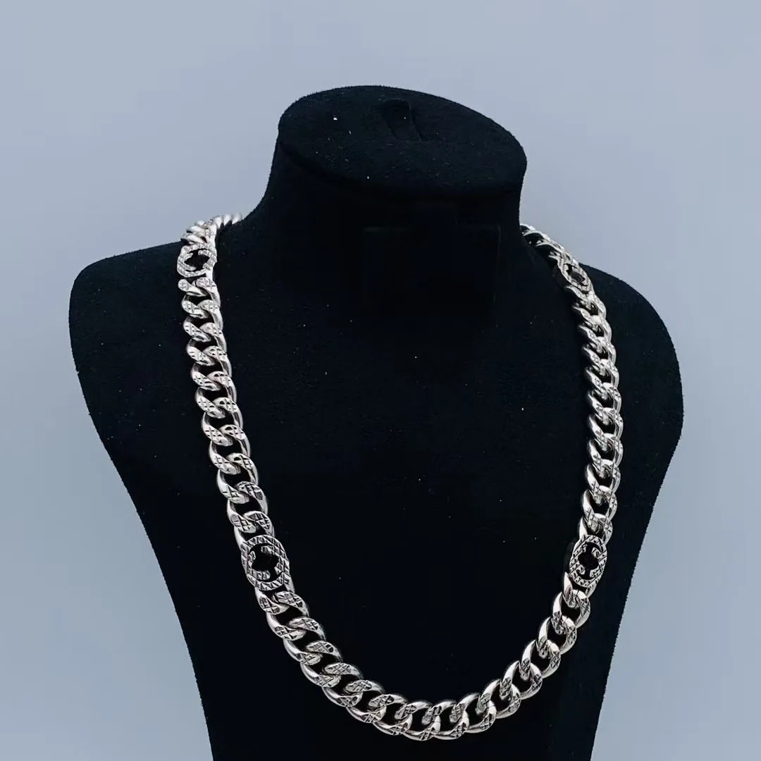 

2025 New High-end Luxury Letter Necklace Is Suitable for Daily Wear