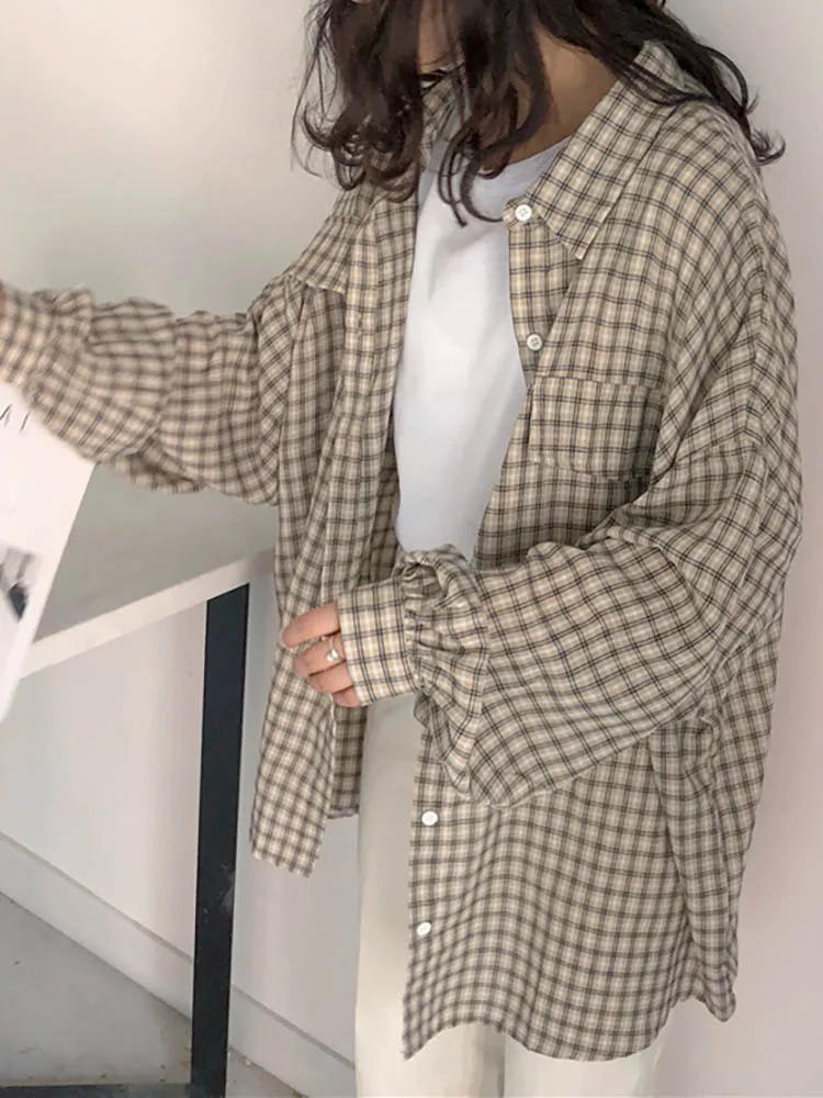 

Checked Shirt Women Retro Oversized Blouses Ladies Loose Plaid Jacket Shirt Korean Female Tops Long Sleeve Women Tunic Outwear