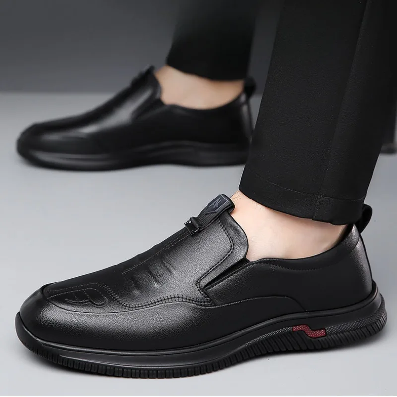 Spring Autumn Leather Men\'s Loafers Designer Soft Sole Light Driving Shoes for Men Fashion Solid Color Casual Dress Shoes Male