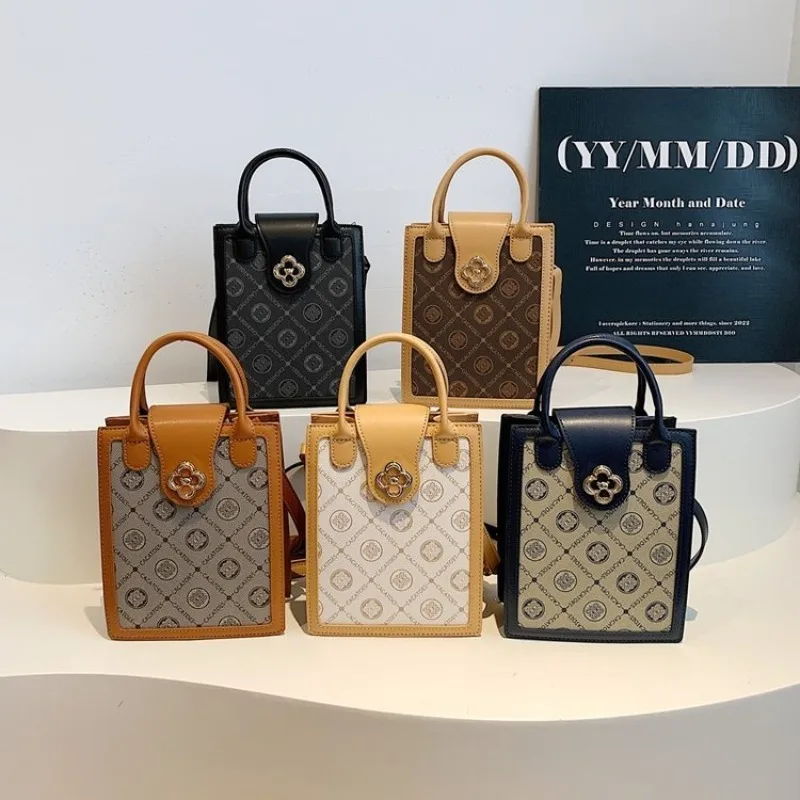 Luxury Designer Shoulder Messenger With Letter Logo High-End Trendy Also An Excellent Large Capacity Diaper Bag
