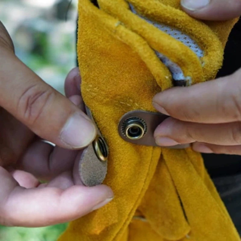 1PC Outdoor Camping Waist Storage Clip Gloves Key Loss Prevention Hook Outdoor Work Storage Leather Buckle Hiking Gadgets