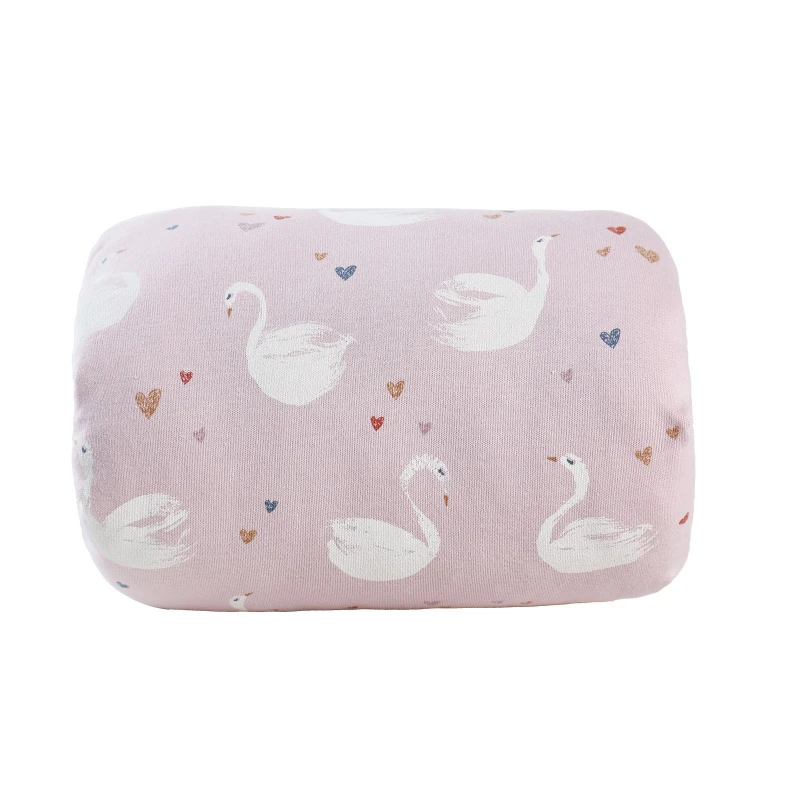 وسادة رضاعة من الصوف القطني الخالص، ناعمة ومريحة، يجب اقتناؤها لتغذية الأطفال، مع دعم للذراع وميزات مهدئة