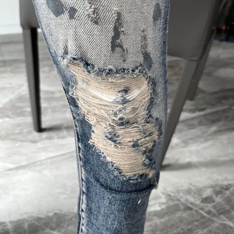 

Y2K High Street Fashion New Men's Jeans Washed Nostalgic Perforated Beaded Patch Elastic Slimming Retro Light Blue Jeans Hi