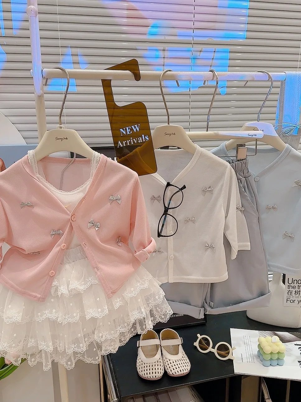 سترة كارديجان رقيقة مفتوحة للفتيات بتصميم عصري كوري جديد للصيف، ملابس خارجية خفيفة وأنيقة للأطفال