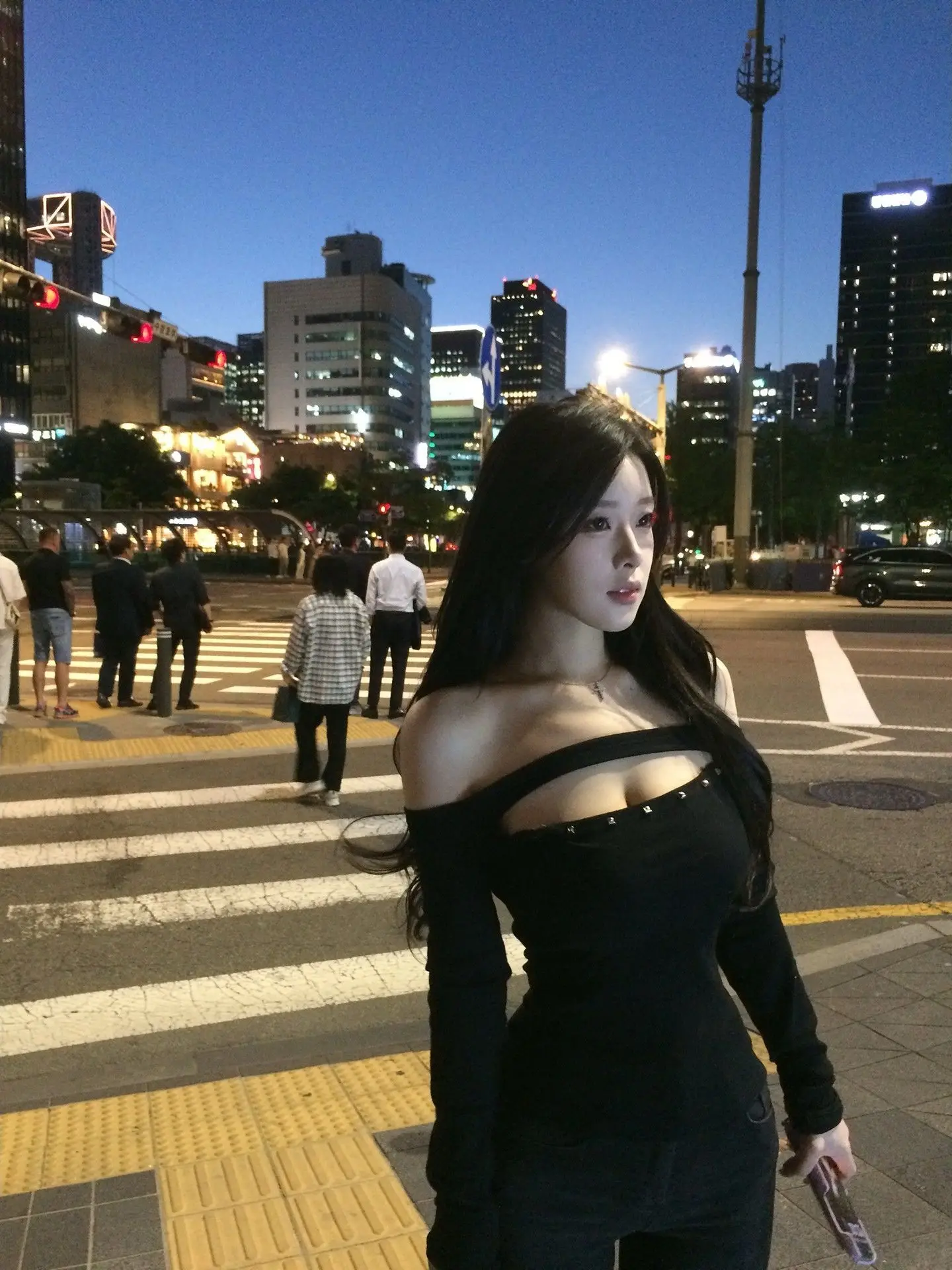 Slim Fit Long Sleeve T-Shirt Women's Fashionable Sweet And Spicy Girl Nail Hollow Design Casual Wear Winter New Style Top