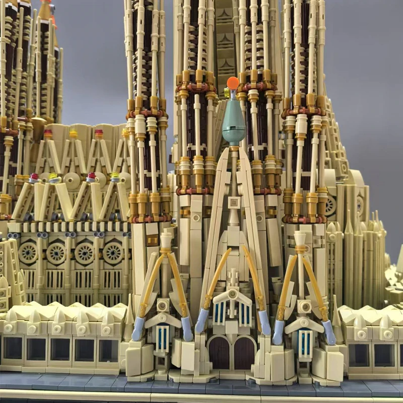 10045PCS Barcelona Sagrada Familia Model MOC-65795 Medieval Catholic Church Architectural Building Blocks Assembly Toys Kid Gift
