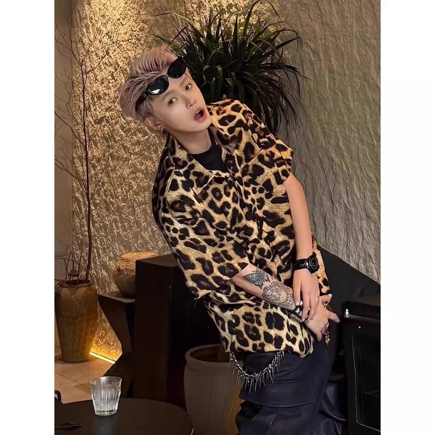 

Летняя мужская рубашка большого размера (до 300 фунтов), свободного кроя, с леопардовым принтом, с коротким рукавом, модная повседневная, из полиэфирного волокна