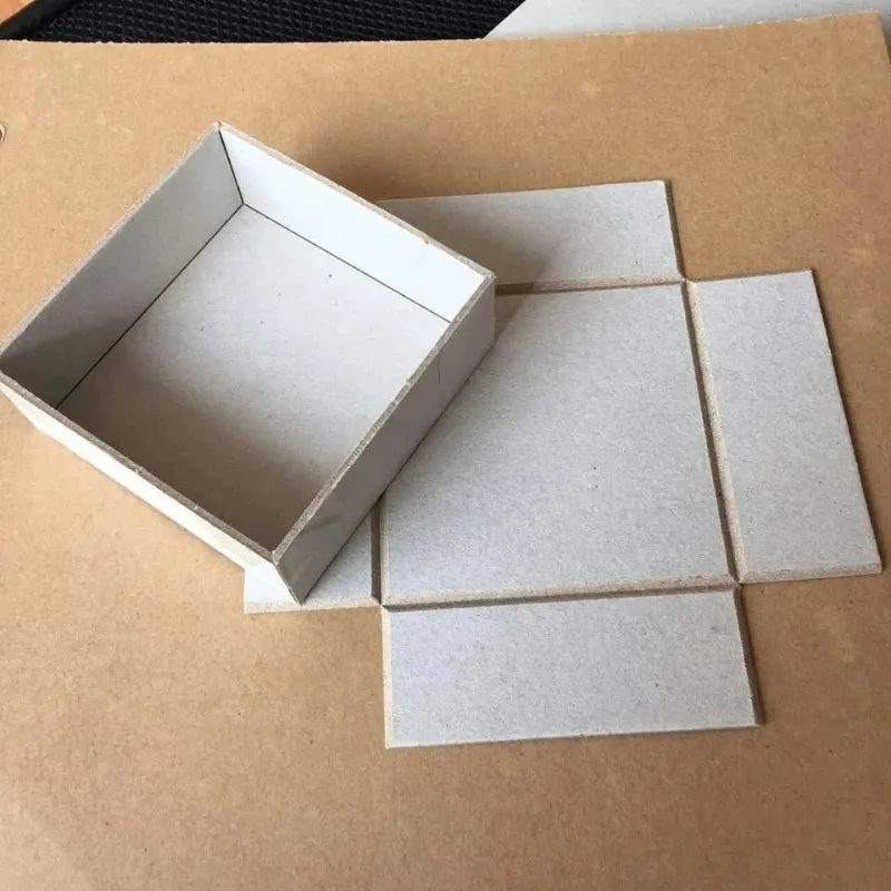 آلة الحز شبه الأوتوماتيكية من الورق المقوى على شكل حرف V آلة قطع قوالب الورق المقوى للصندوق