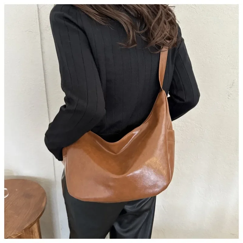 Korean Fashion Large-capacity Casual Retro Jiaozi Crossbody Bag Popular Niche Design Shoulder Bag Texture Messenger Shoulder Bag