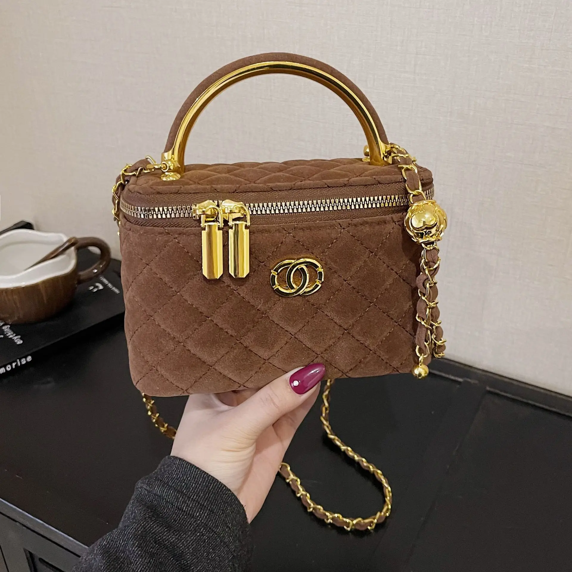 

Luxury Chain Detail Square Bag 2025, Structured Box Shoulder Bag, Convertible &​ Elegant Top Handle Purse for Work & Daily